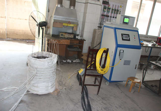 파이프 가열 중의 감응 가열기