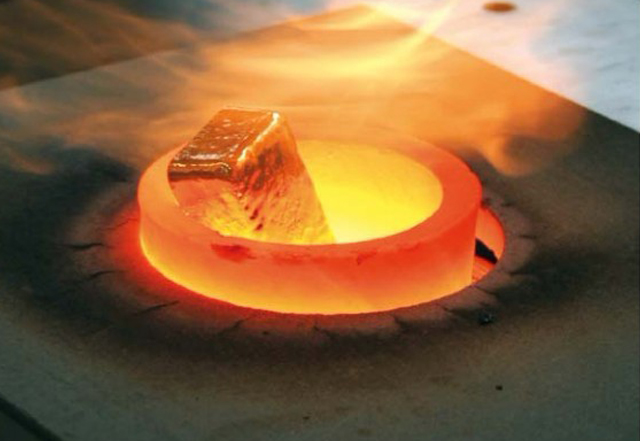 Induction_Heating_Equipment_For_Jewelry_Industry_And_Gold_Mining.jpg